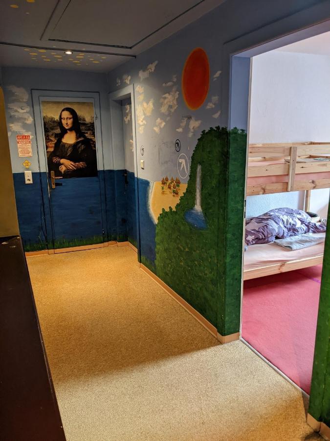 Monkey Factory - Mini Home-Stay Hostel Traben-Trarbach Bagian luar foto