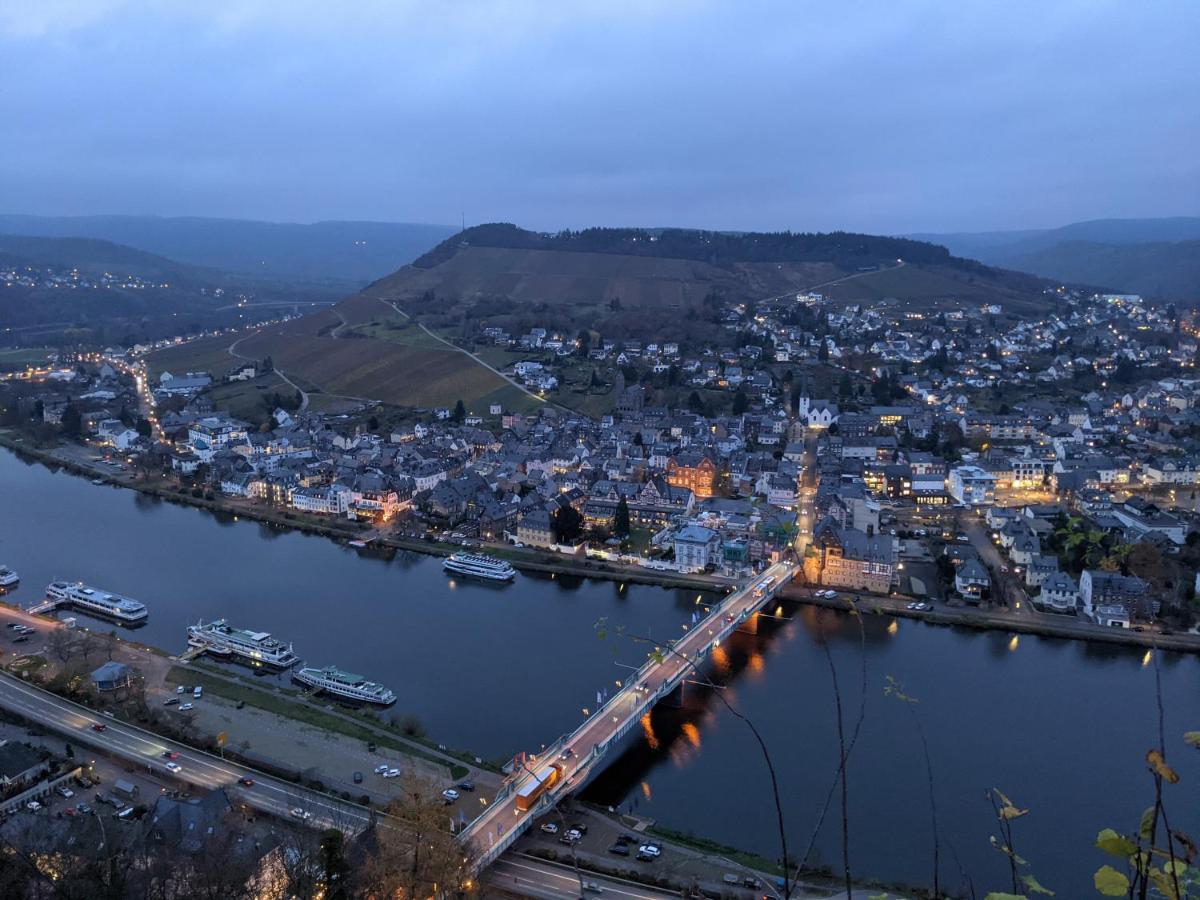 Monkey Factory - Mini Home-Stay Hostel Traben-Trarbach Bagian luar foto