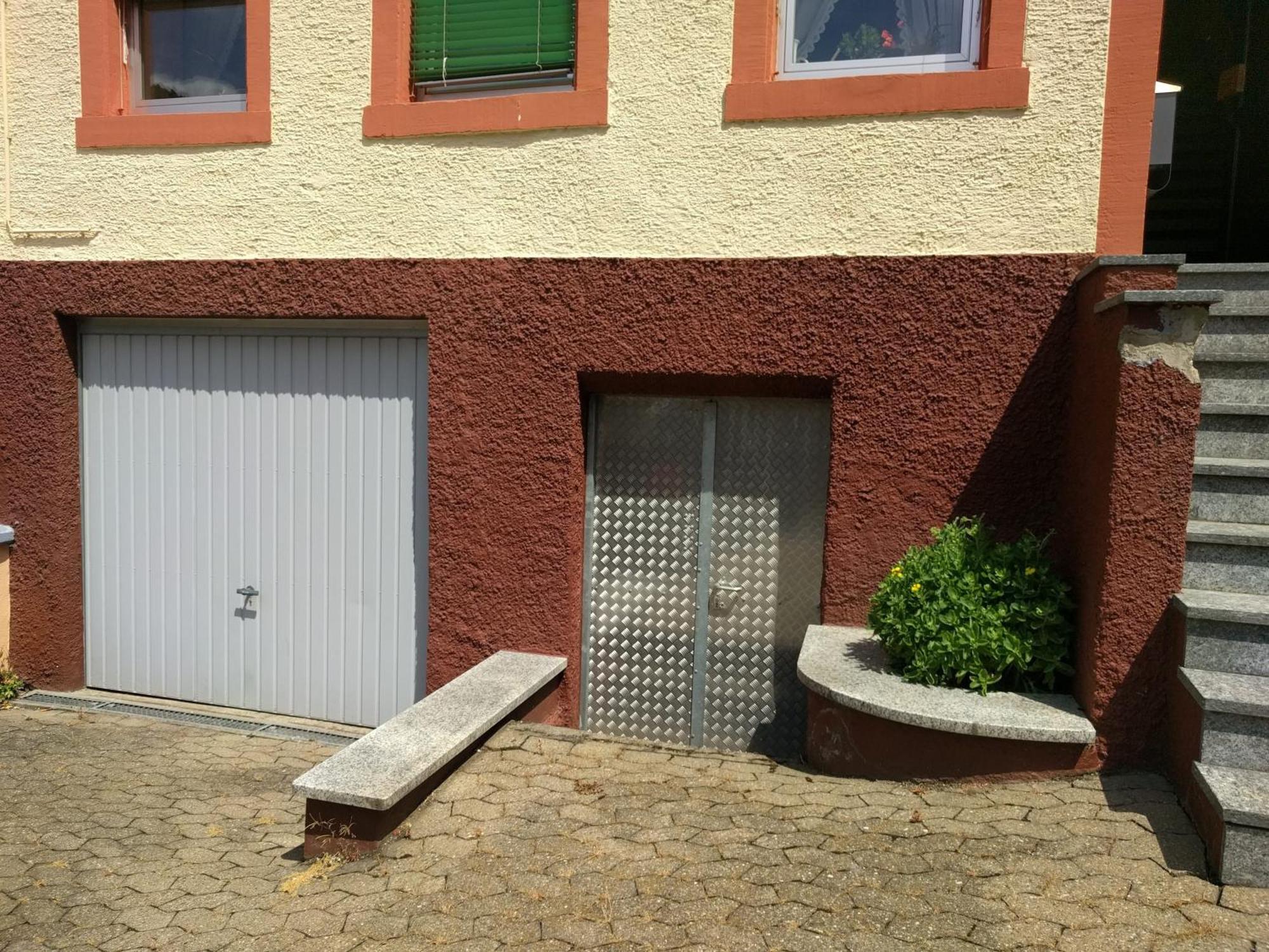Monkey Factory - Mini Home-Stay Hostel Traben-Trarbach Bagian luar foto