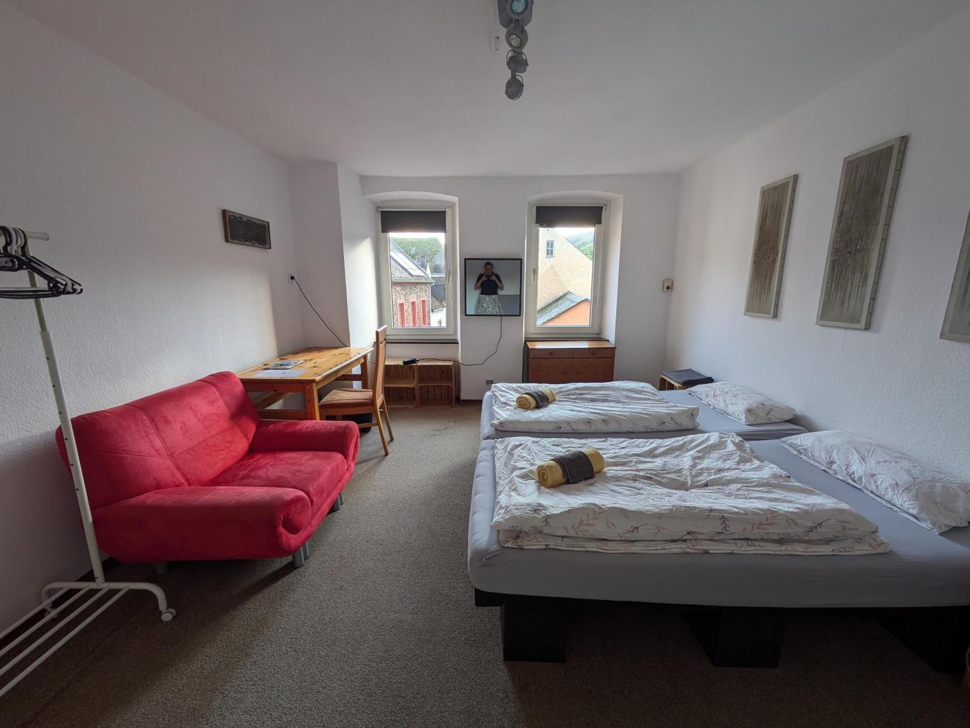 Monkey Factory - Mini Home-Stay Hostel Traben-Trarbach Ruang foto