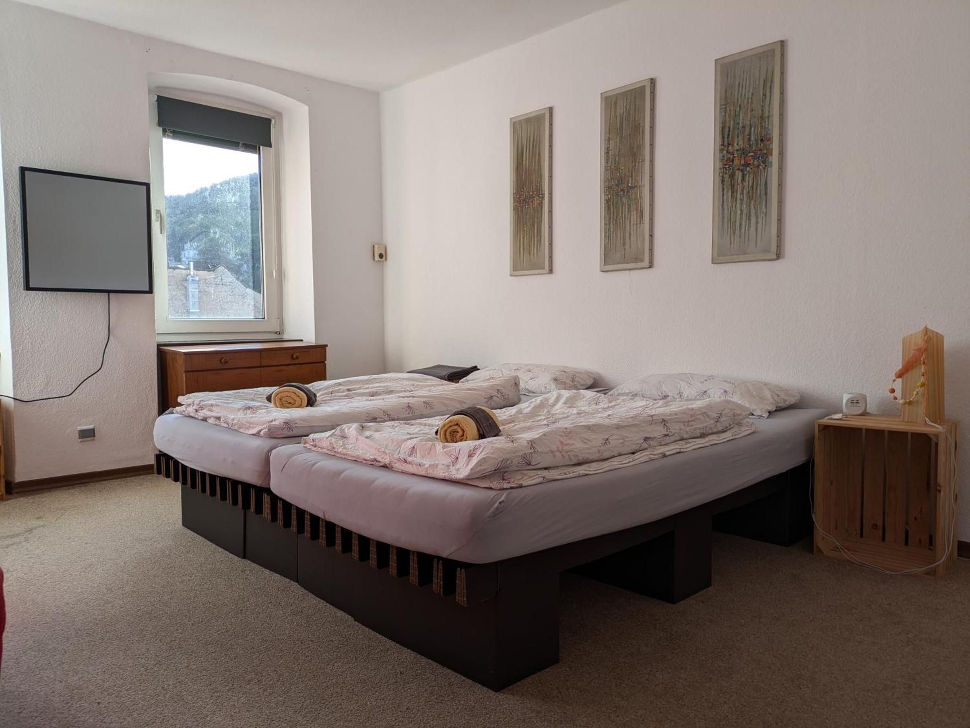 Monkey Factory - Mini Home-Stay Hostel Traben-Trarbach Ruang foto